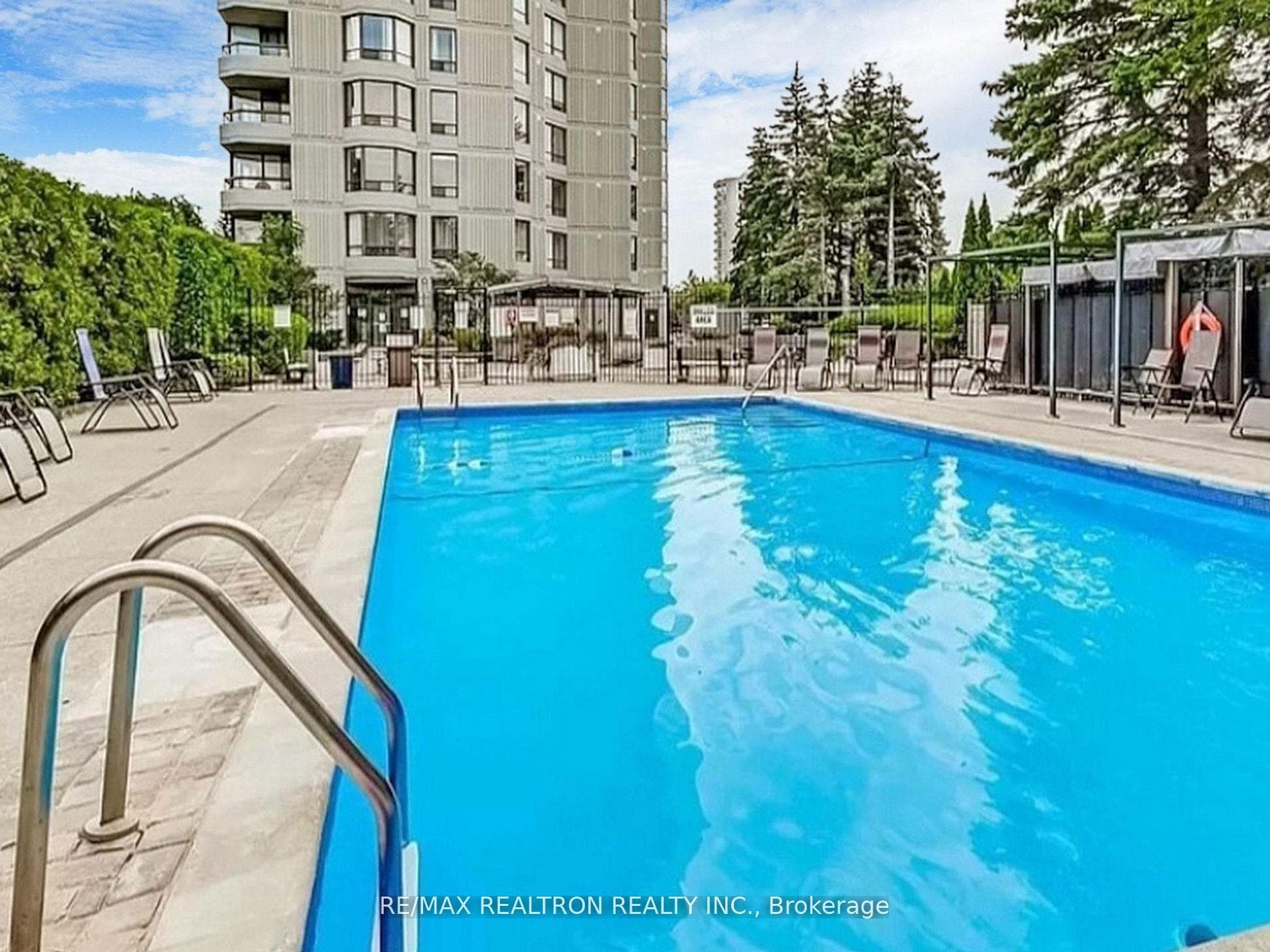 7460 Bathurst Street Unit 1111 photo 25