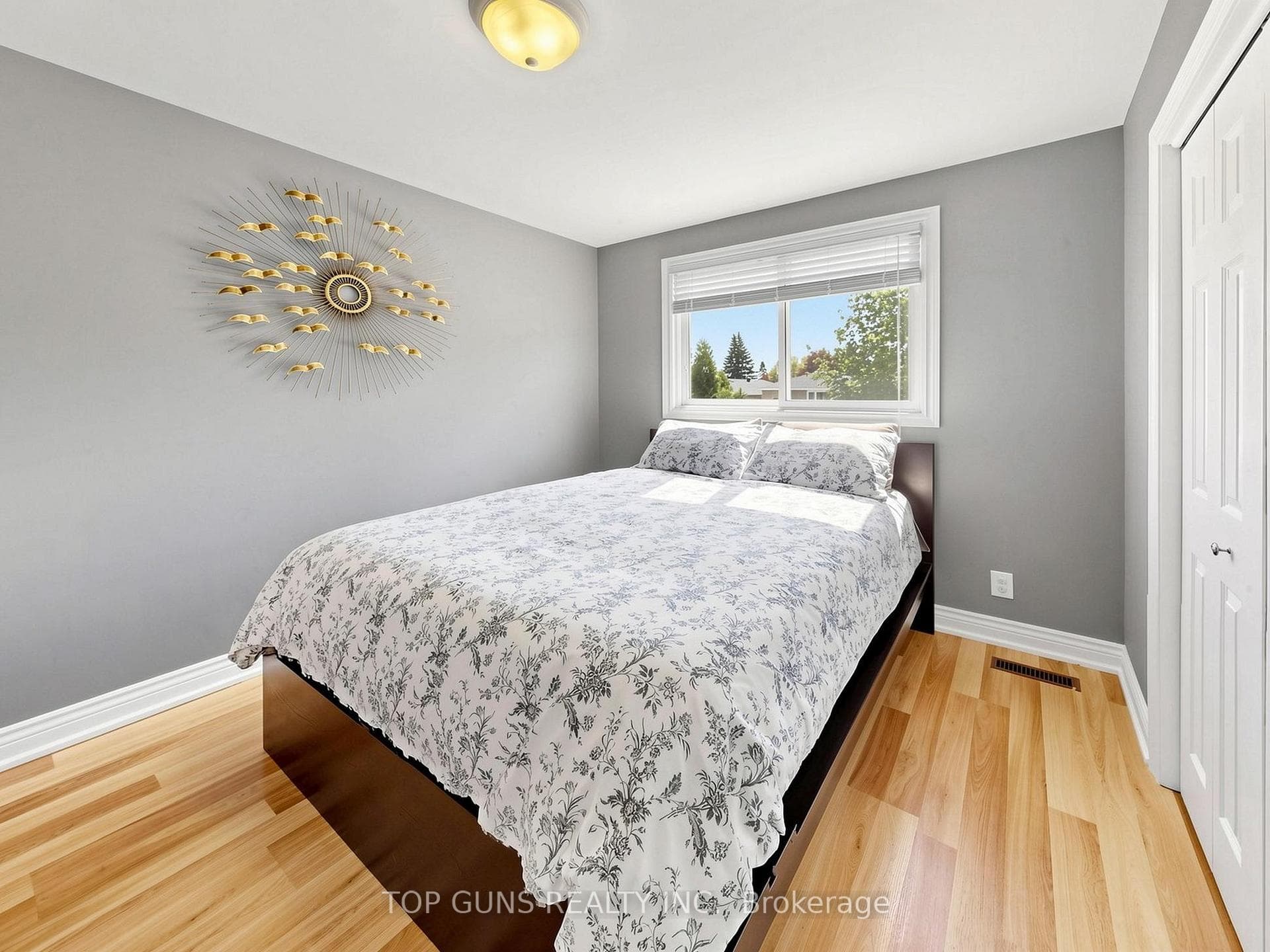 482 Britannia Avenue photo 22