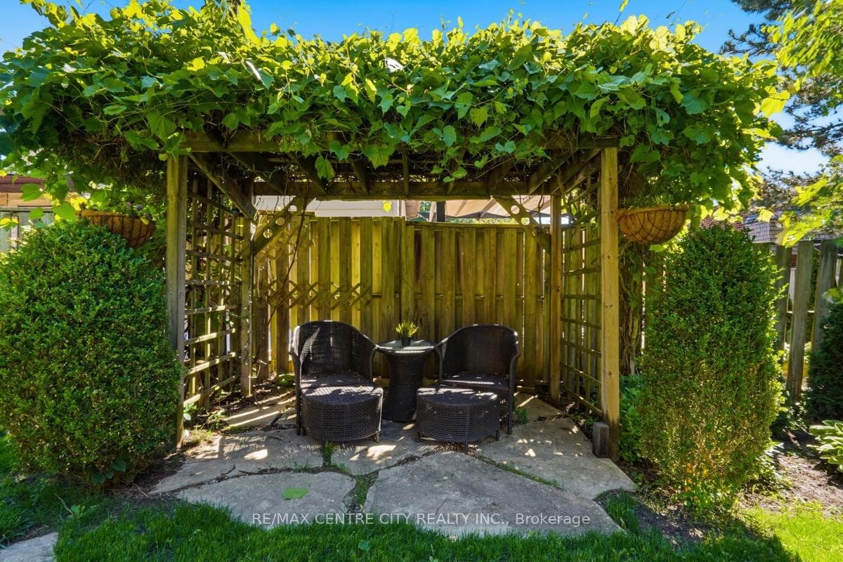 264 Blue Forest Place photo 44