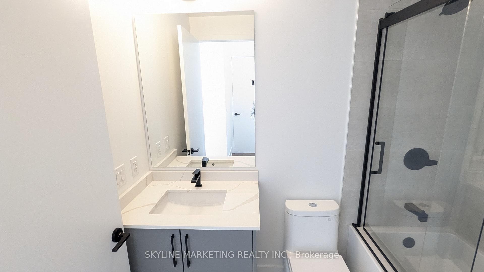 2450 Old Bronte Road Unit 802 photo 9