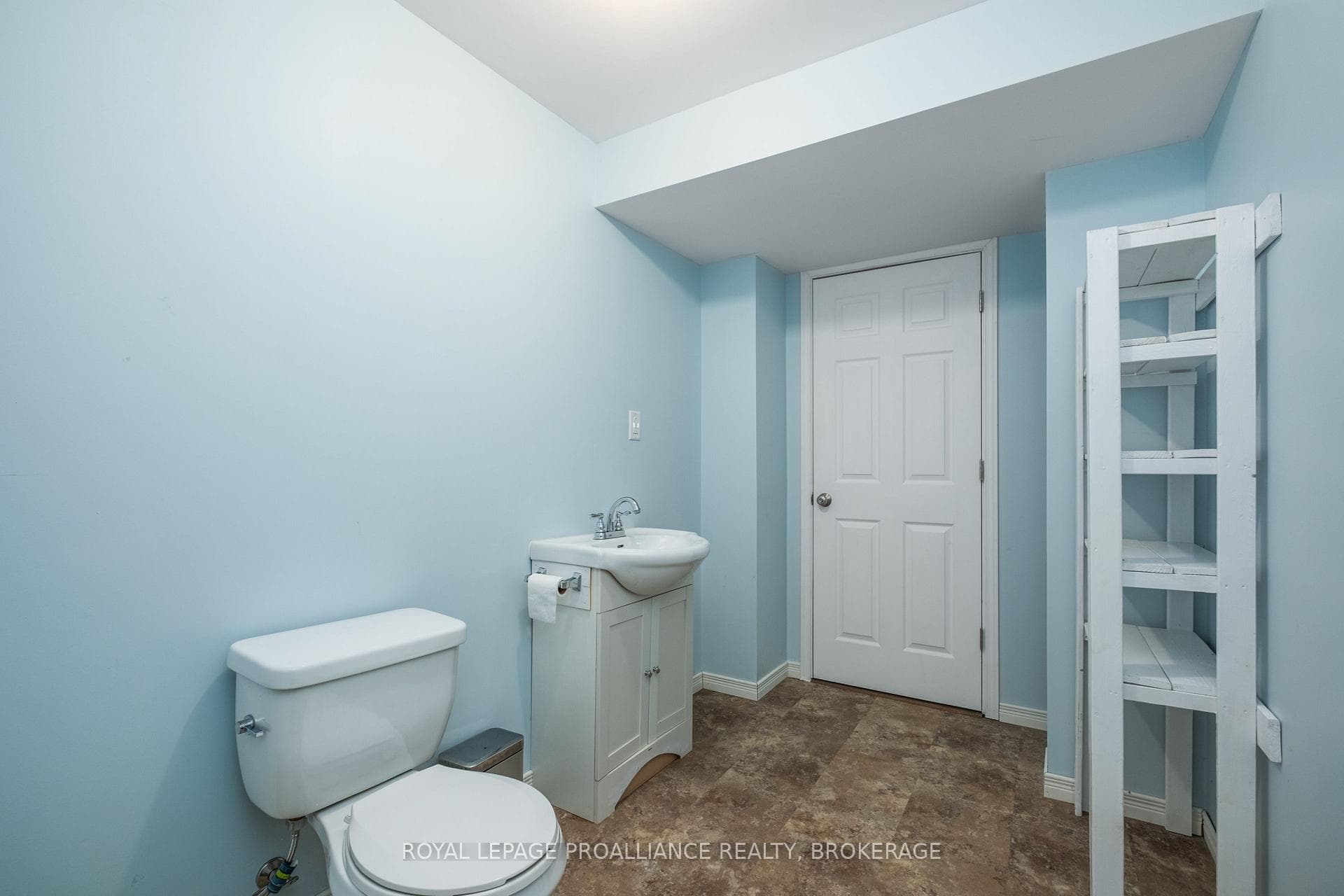 1111 Crossfield Avenue photo 38