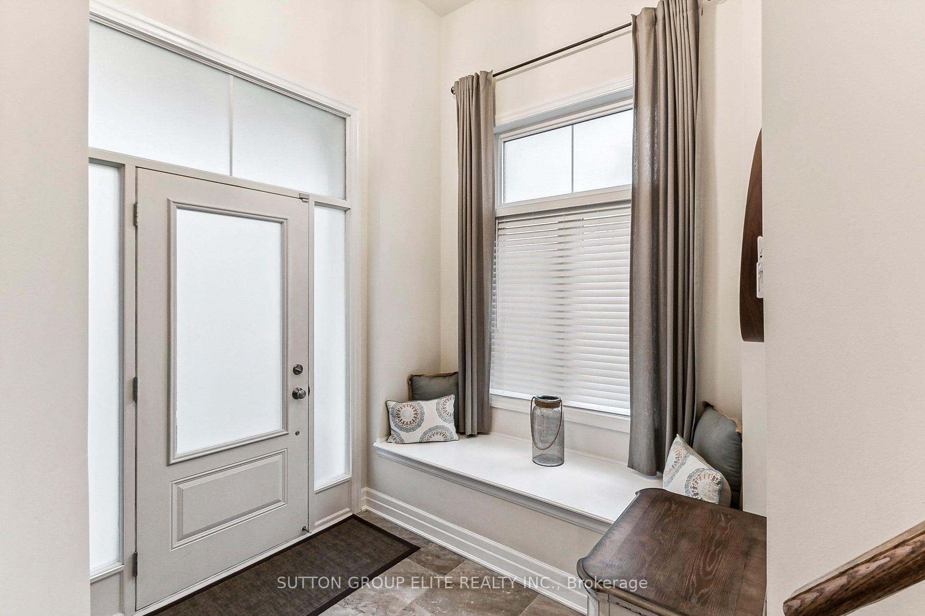 1359 Connaught Terrace photo 3
