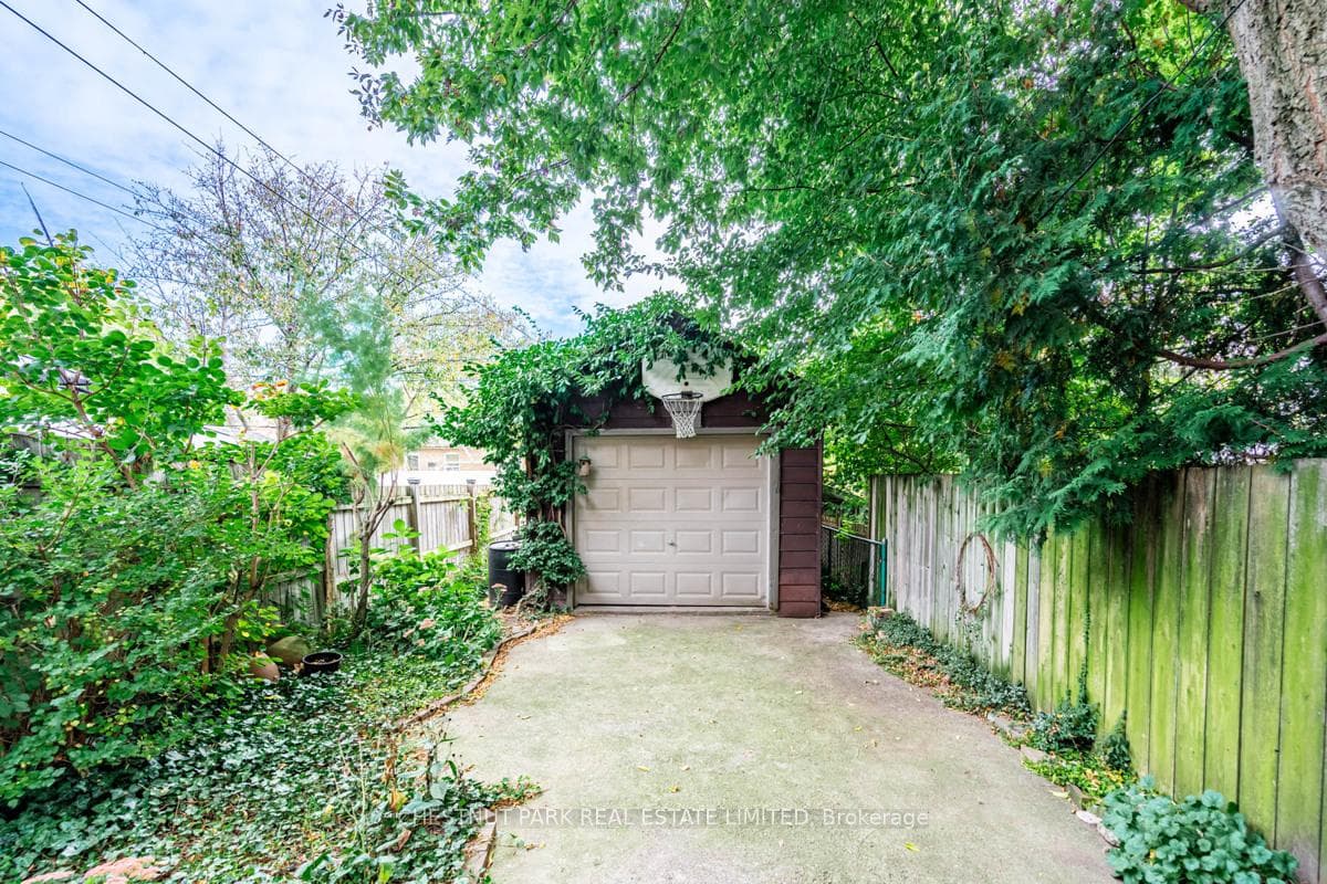 69 Robina Avenue photo 38