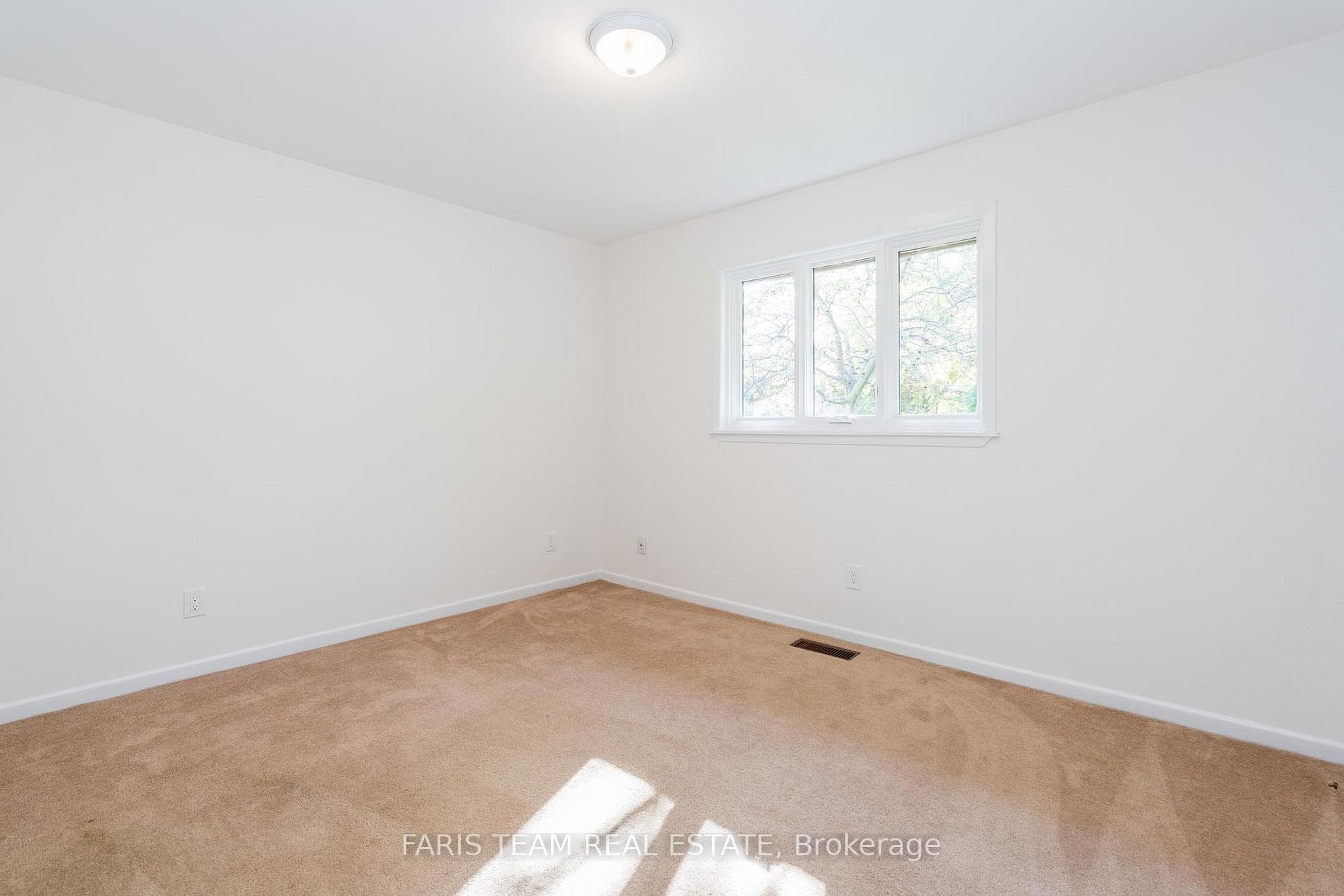 431 Innisfil Street photo 13