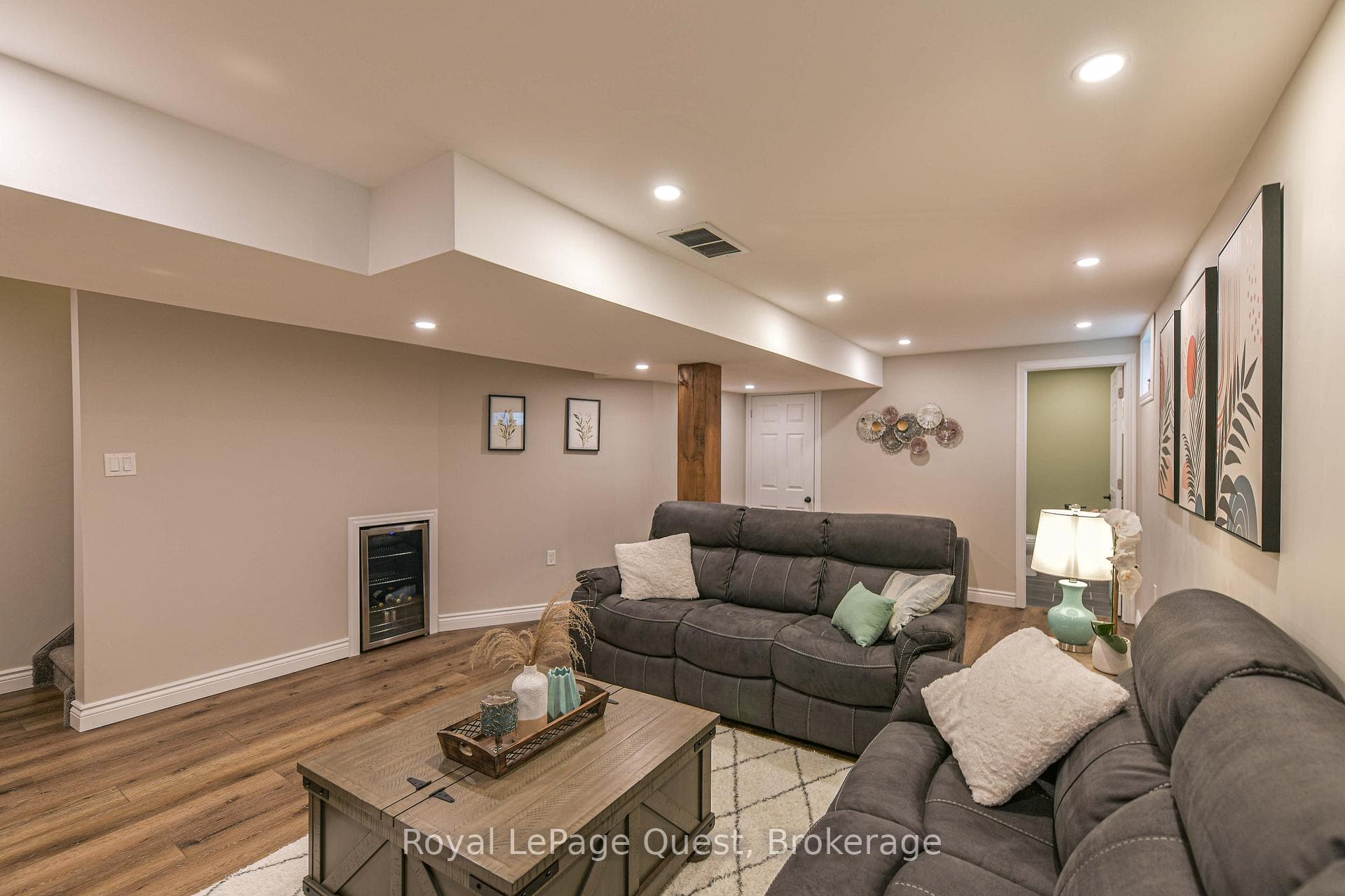 46 Courtney Crescent photo 17