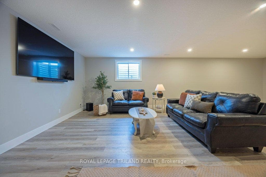 294 Nancy Street photo 30