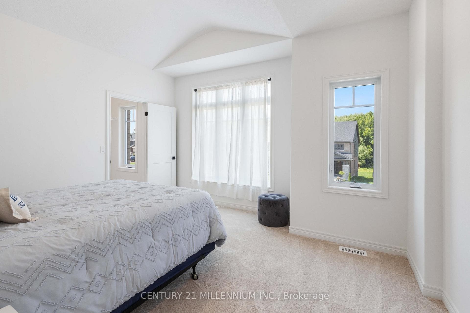 135 Plewes Drive photo 22