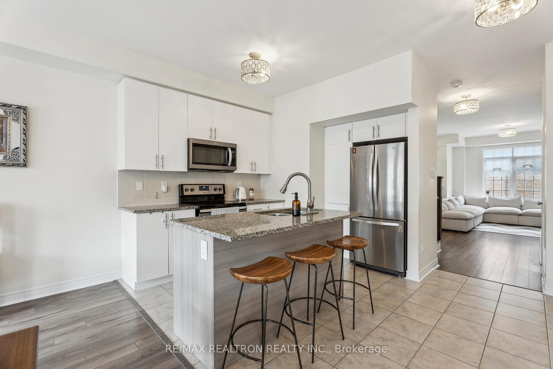 285 Finch Avenue Unit 1 photo 9