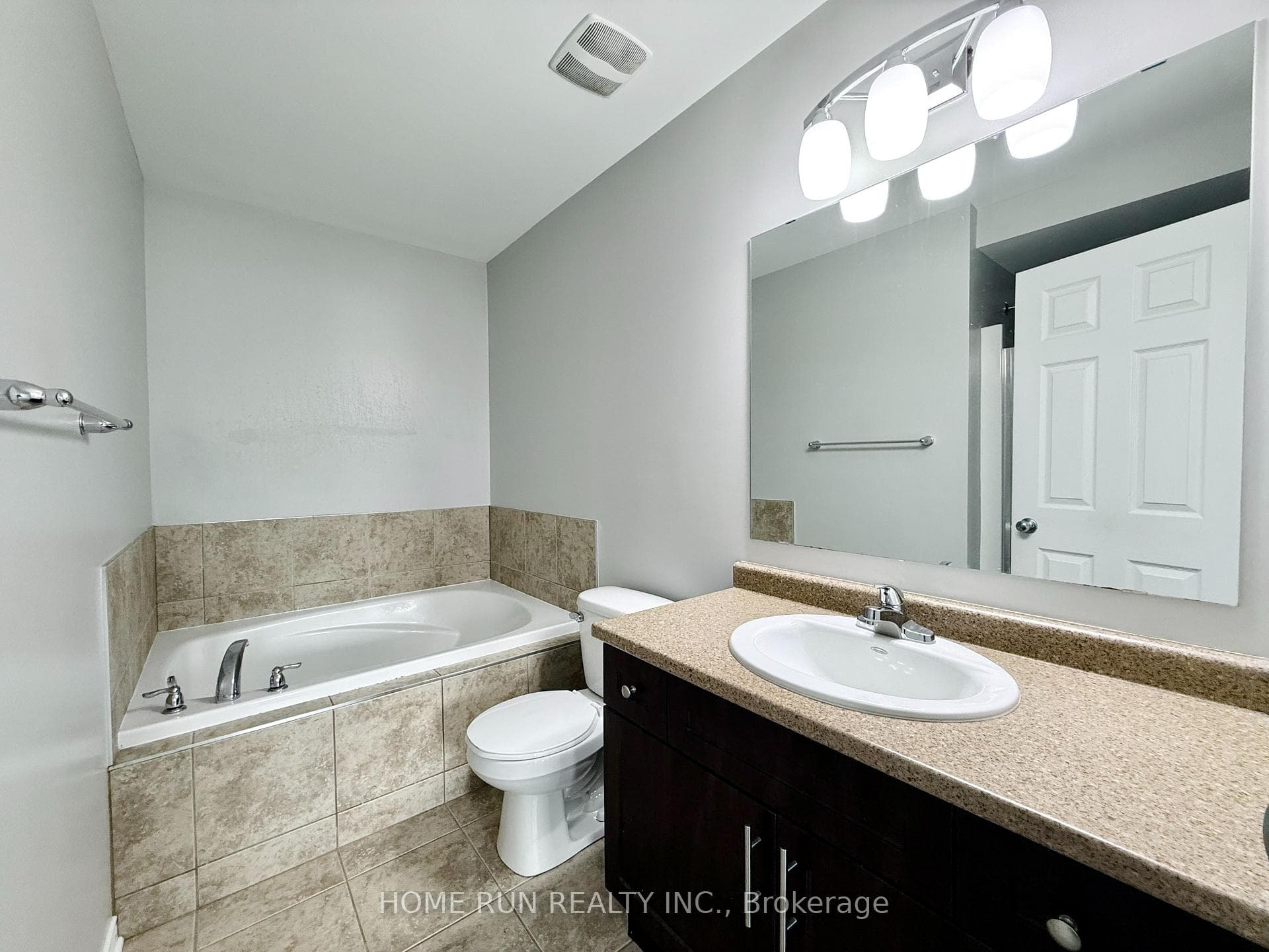 183 Laramie Crescent photo 19