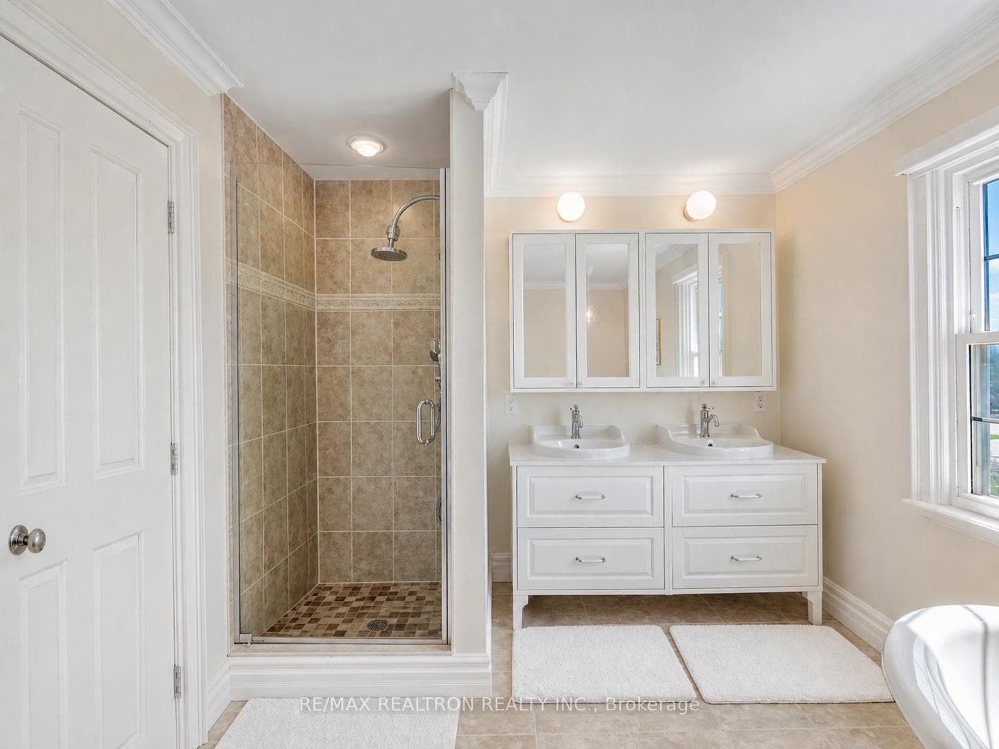 1 Willett Crescent photo 23