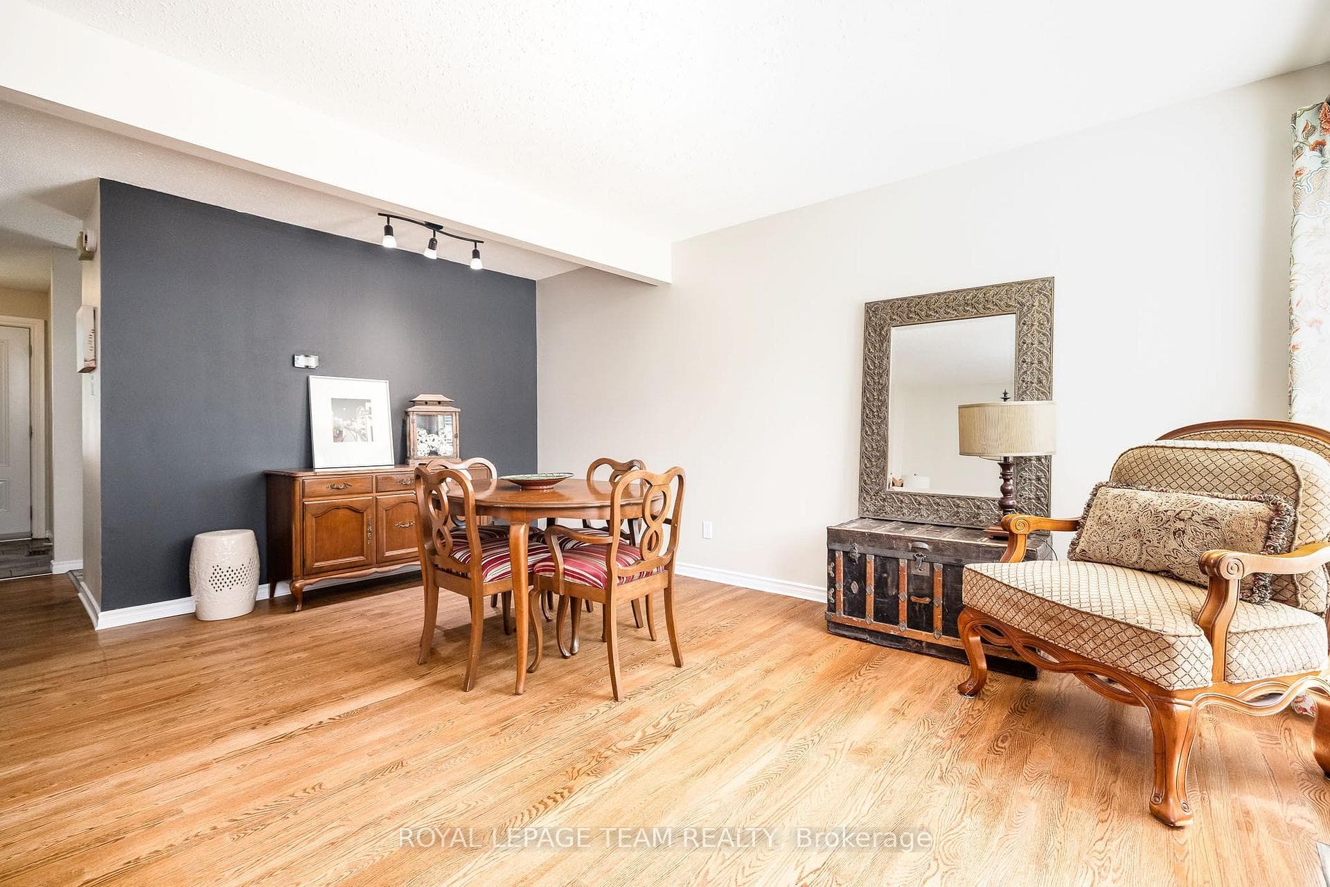 126 McClintock Way photo 9
