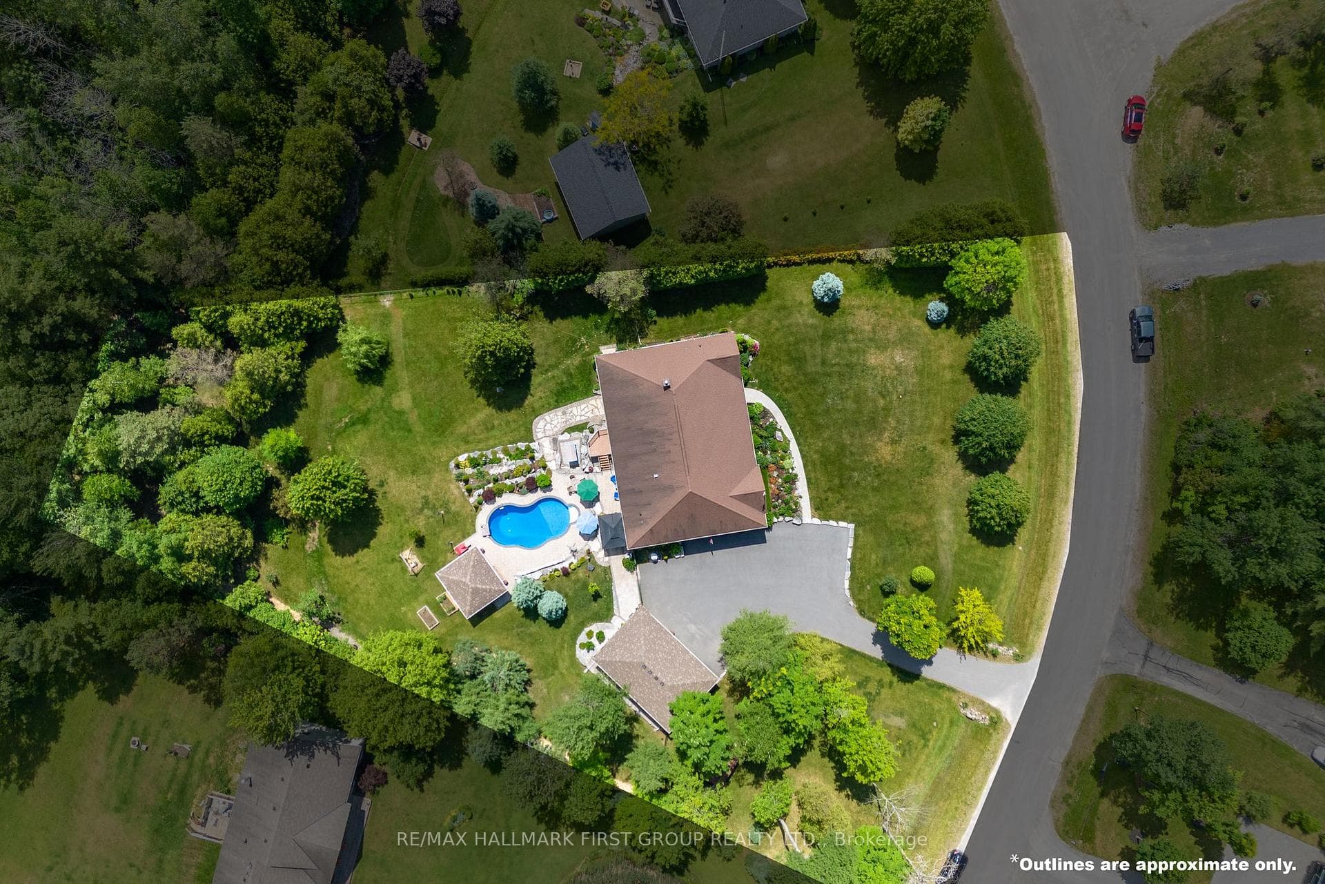 220 Wright Crescent photo 39