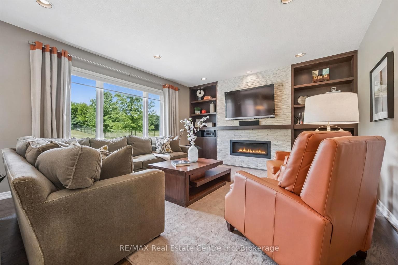 12 TELFER GLEN Street photo 15
