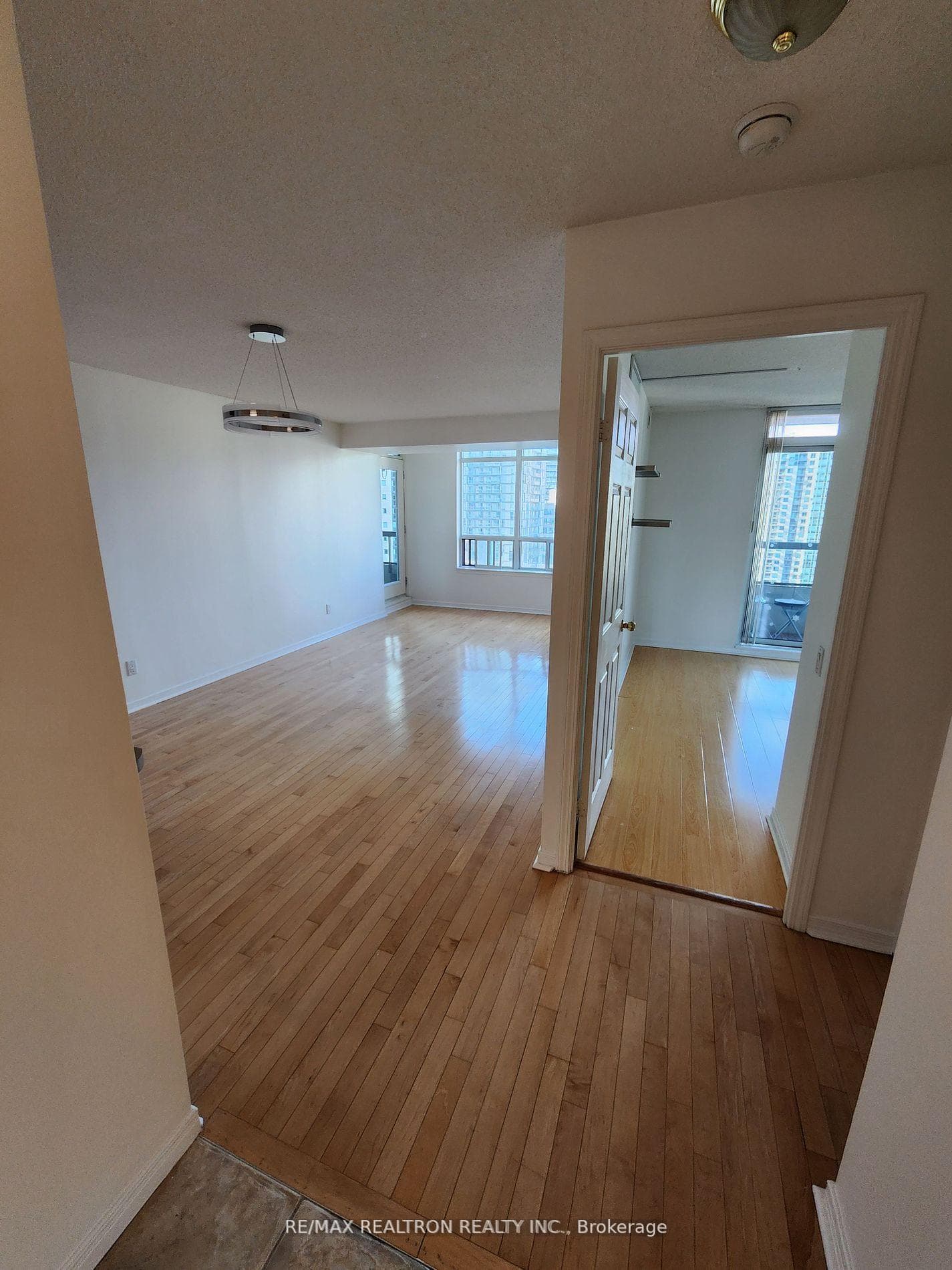 33 Empress Avenue Unit 1112 photo 2