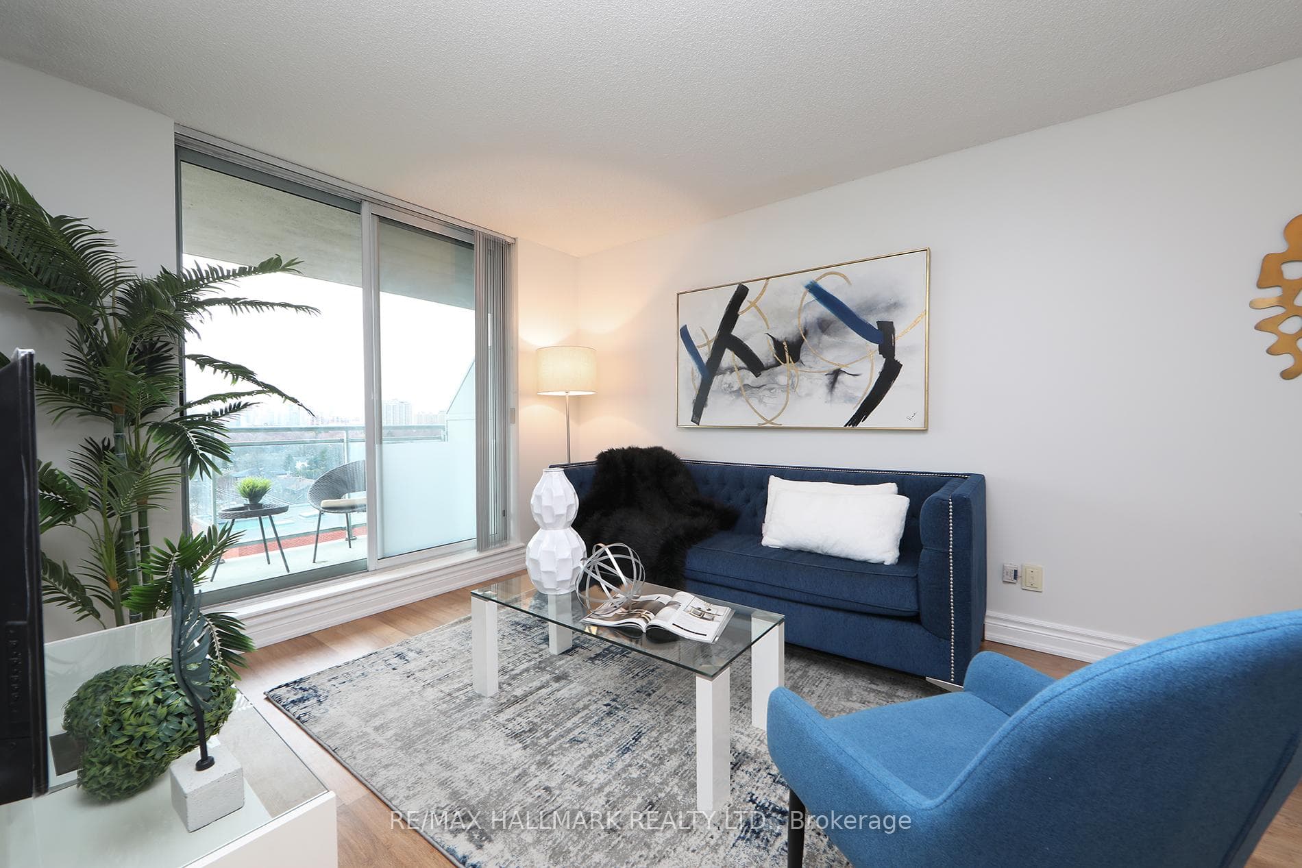 398 Eglinton Avenue Unit 1008 photo 8
