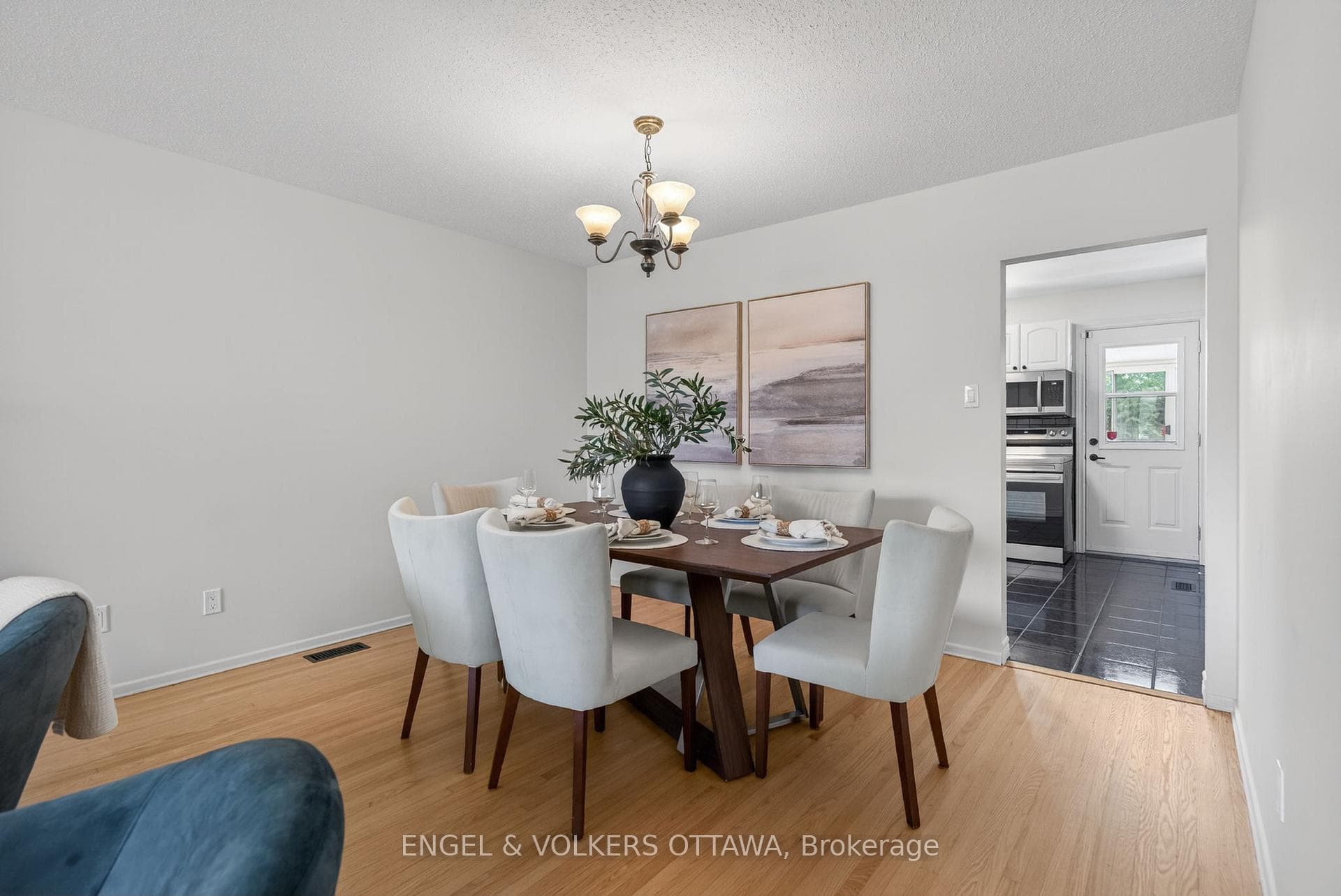 1862 Sharel Drive photo 9