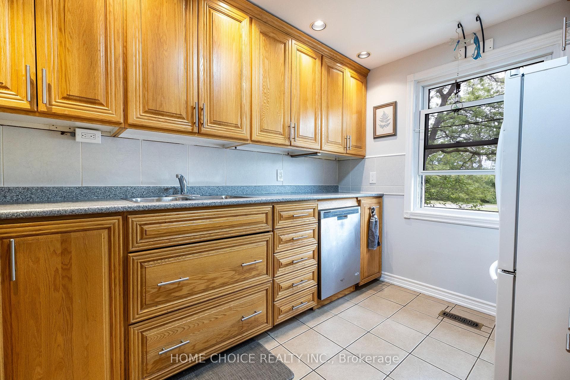 526 Minto Court photo 15