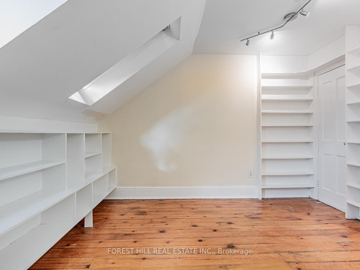 634 Wellington Street photo 22