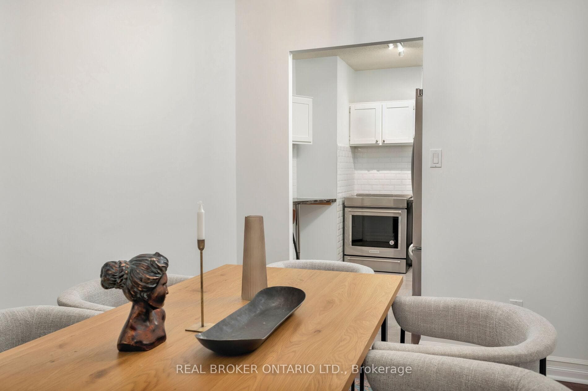 5250 Lakeshore Road Unit 607 photo 20