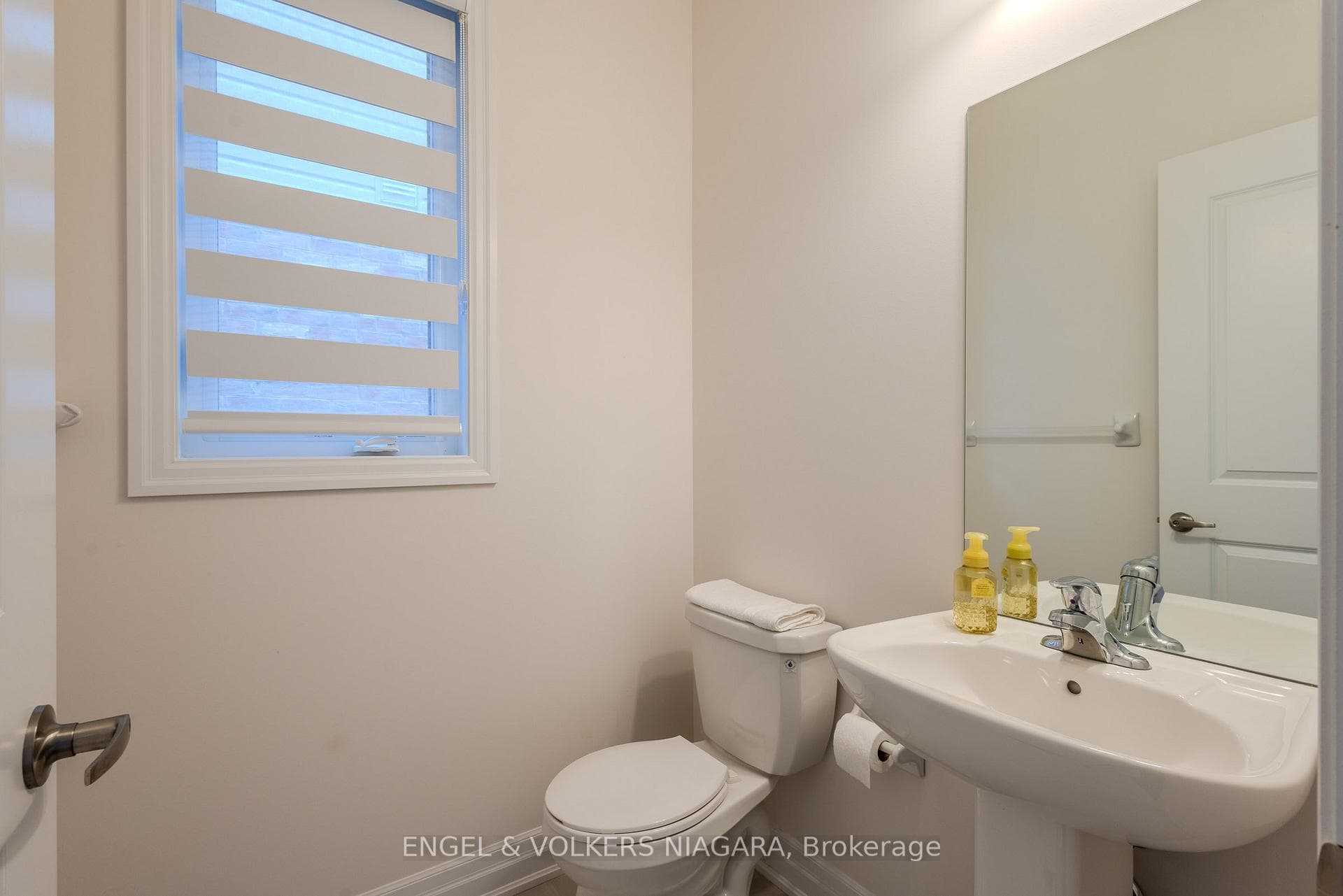 9247 White Oak Avenue photo 5