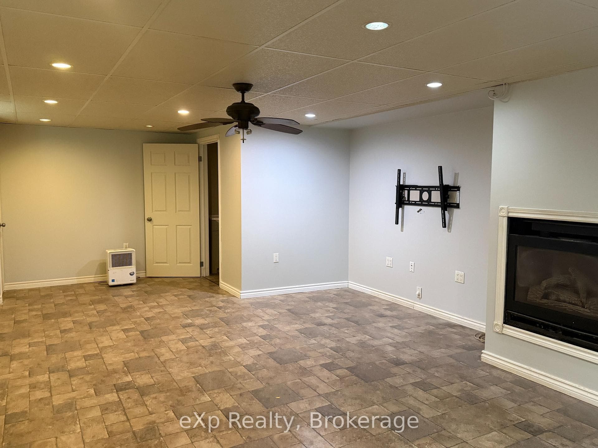 120 Colborne Street photo 17