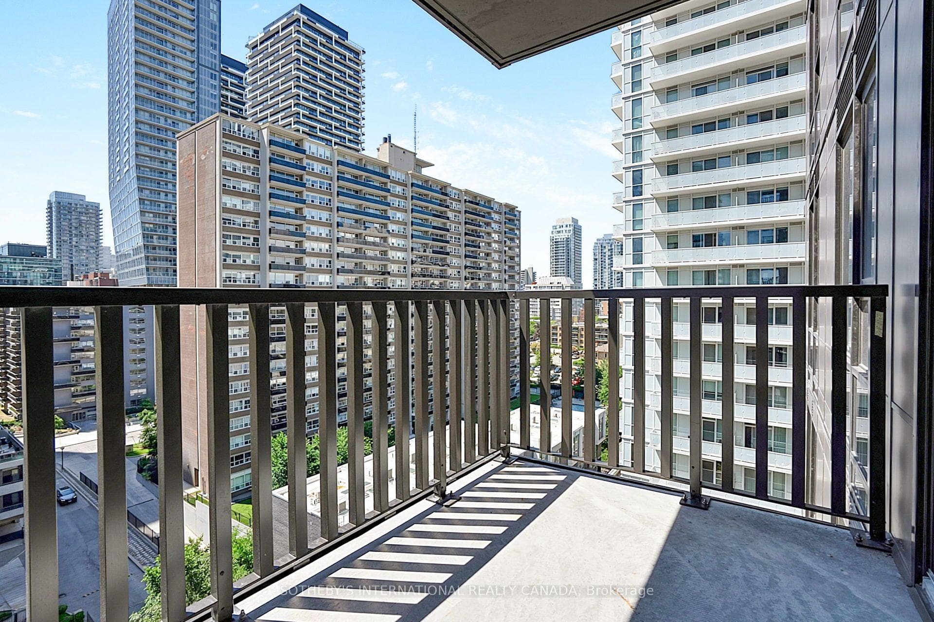 109 Erskine Avenue Unit 1110 photo 25