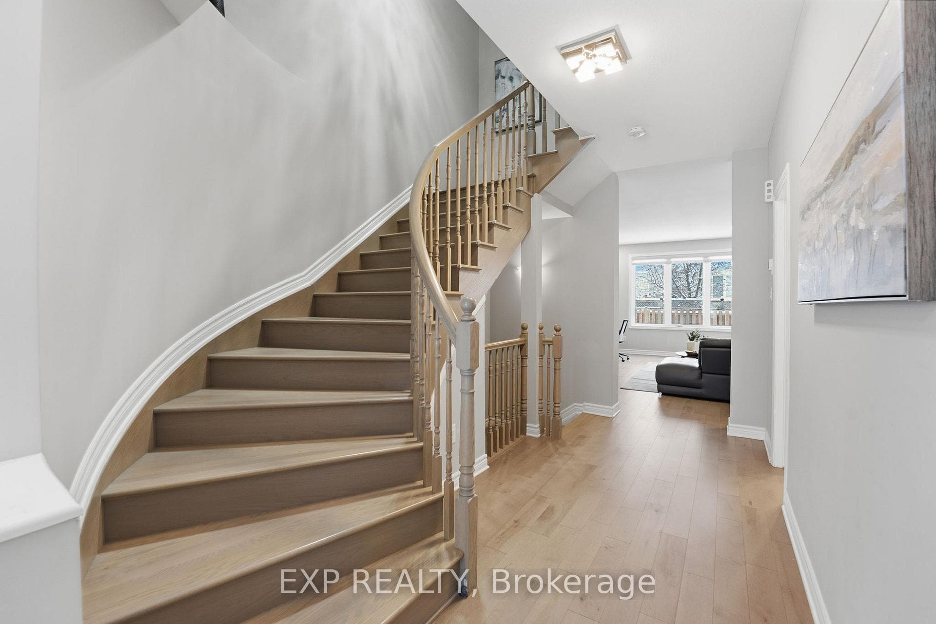 118 Discovery Crescent photo 4