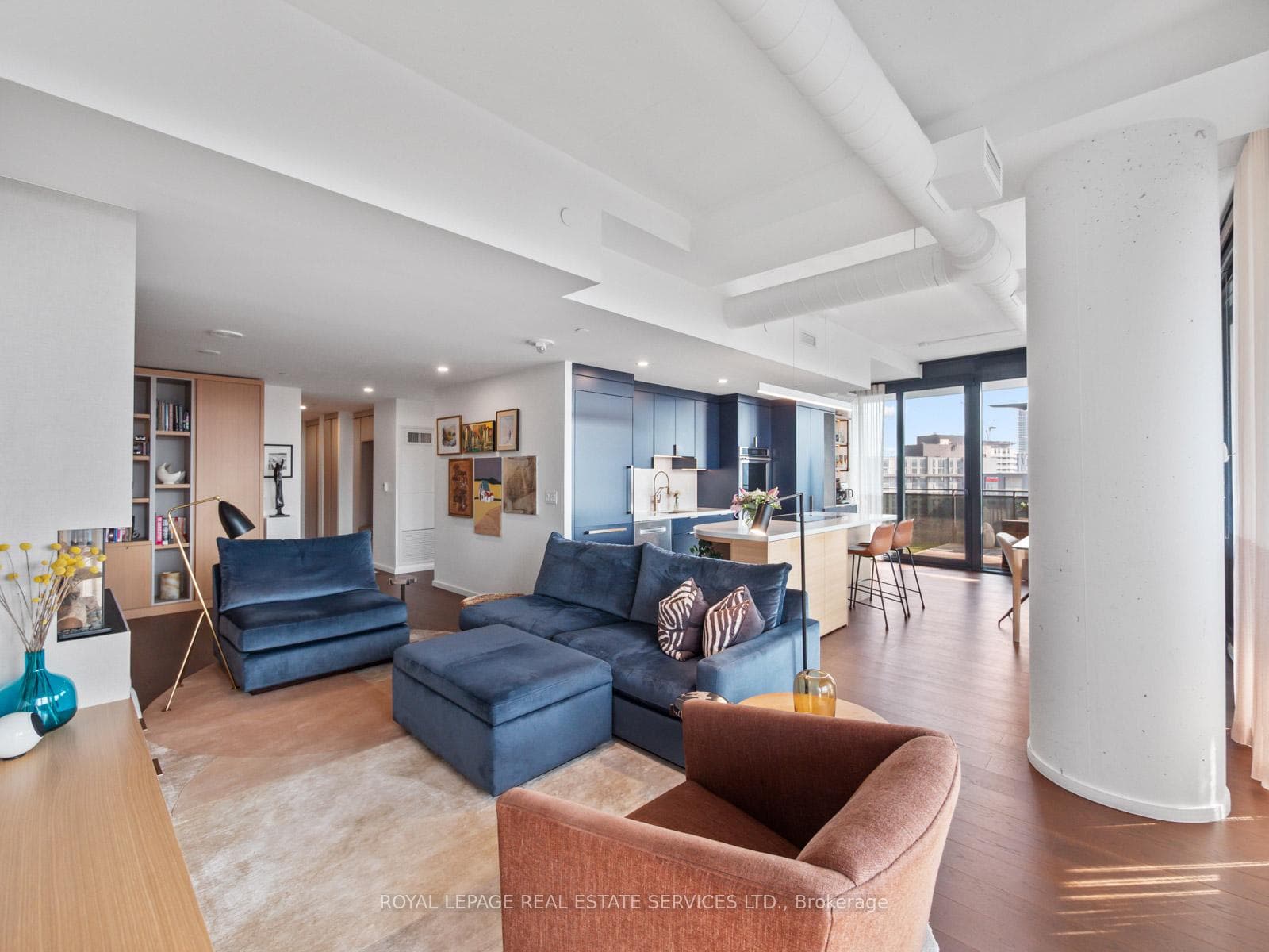 21 Lawren Harris Square Unit 904 photo 13