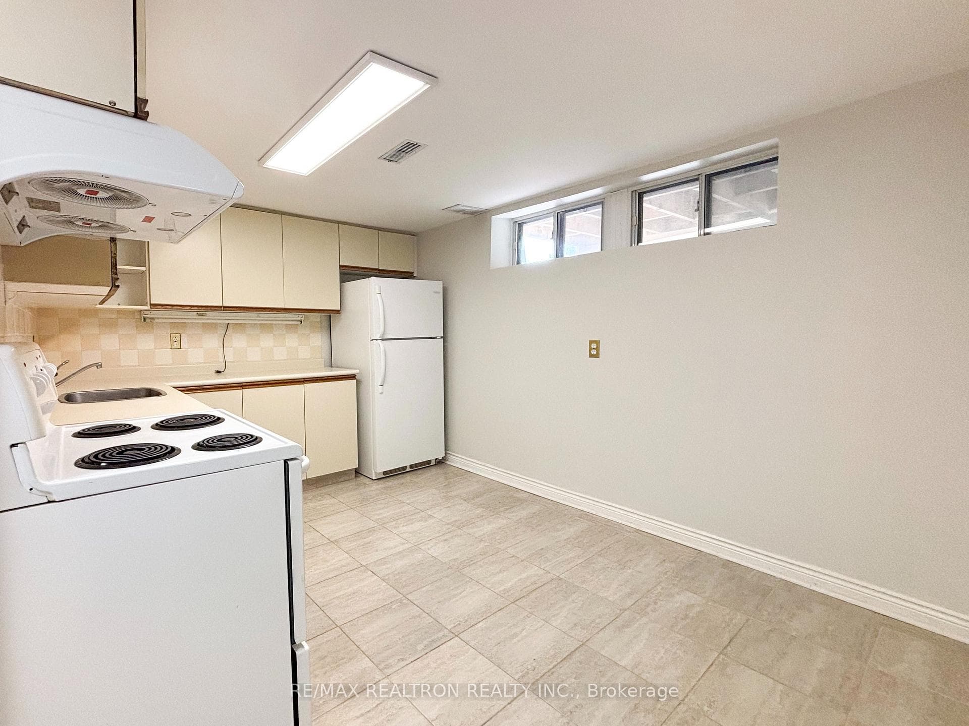 7 Rockport Crescent photo 9
