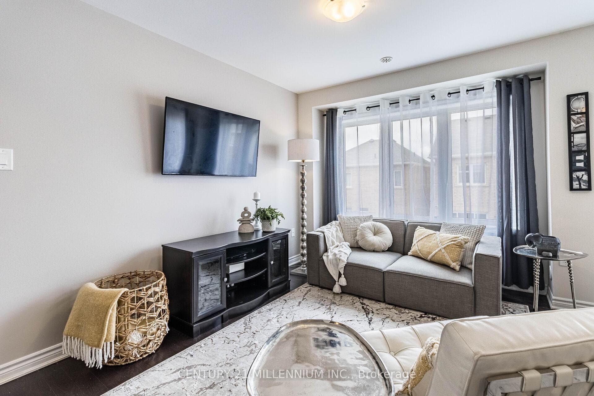 77 Bannister Crescent photo 4