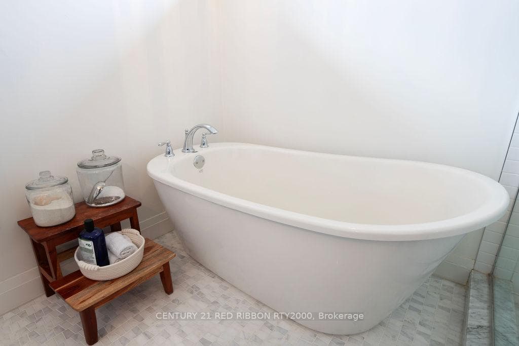 171 Acton Street photo 22