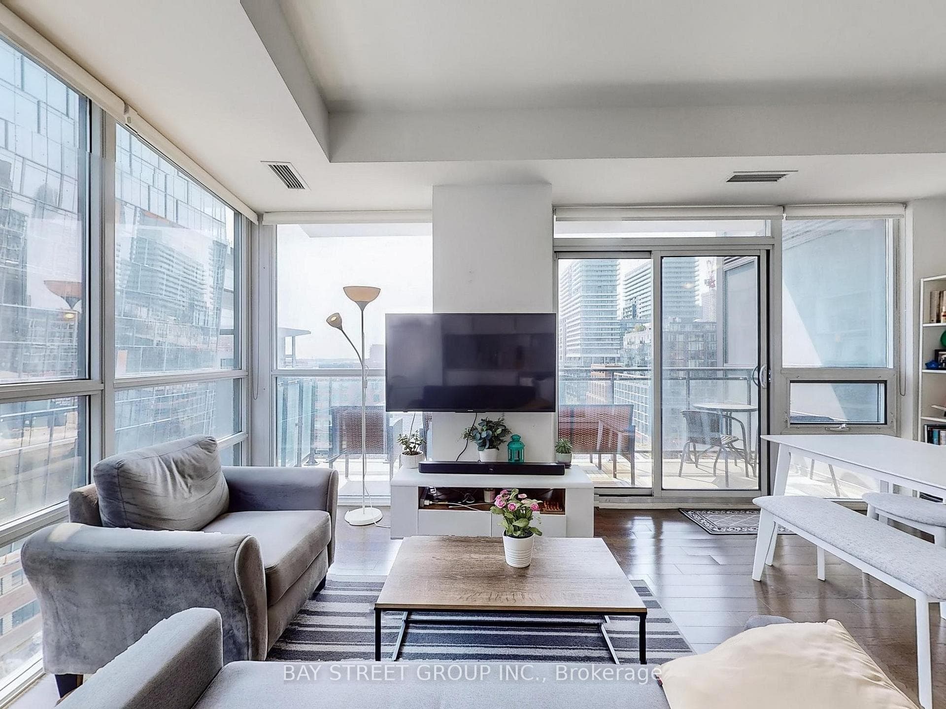 460 Adelaide Street Unit 1211 photo 15