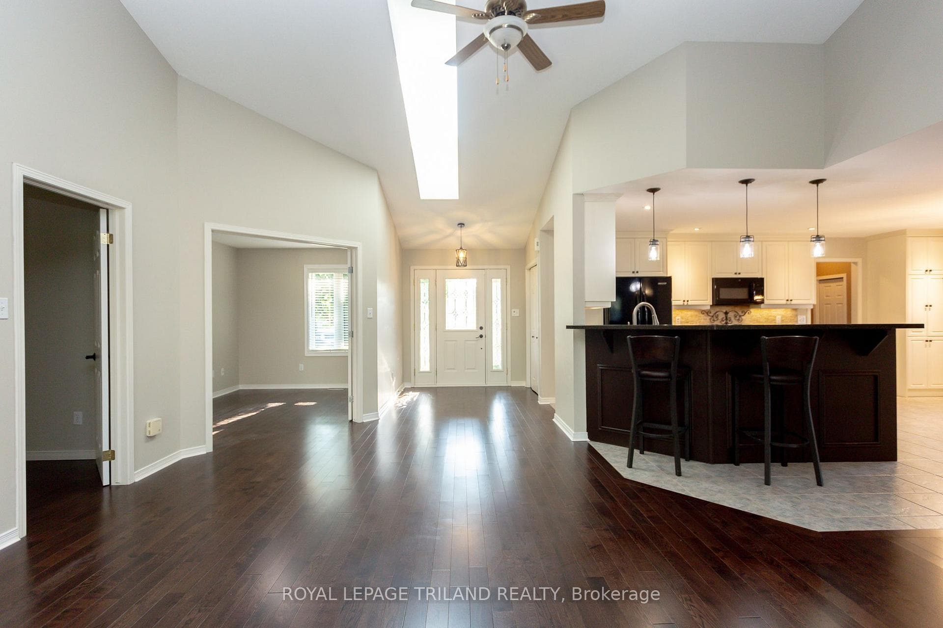 216 Jonathan Way photo 4