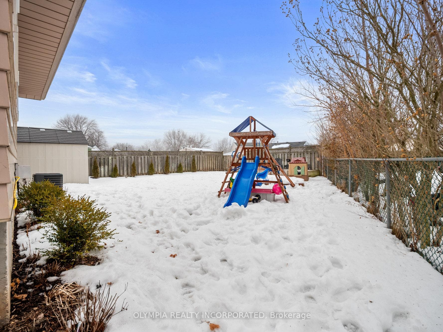 148 Leaside Drive photo 28