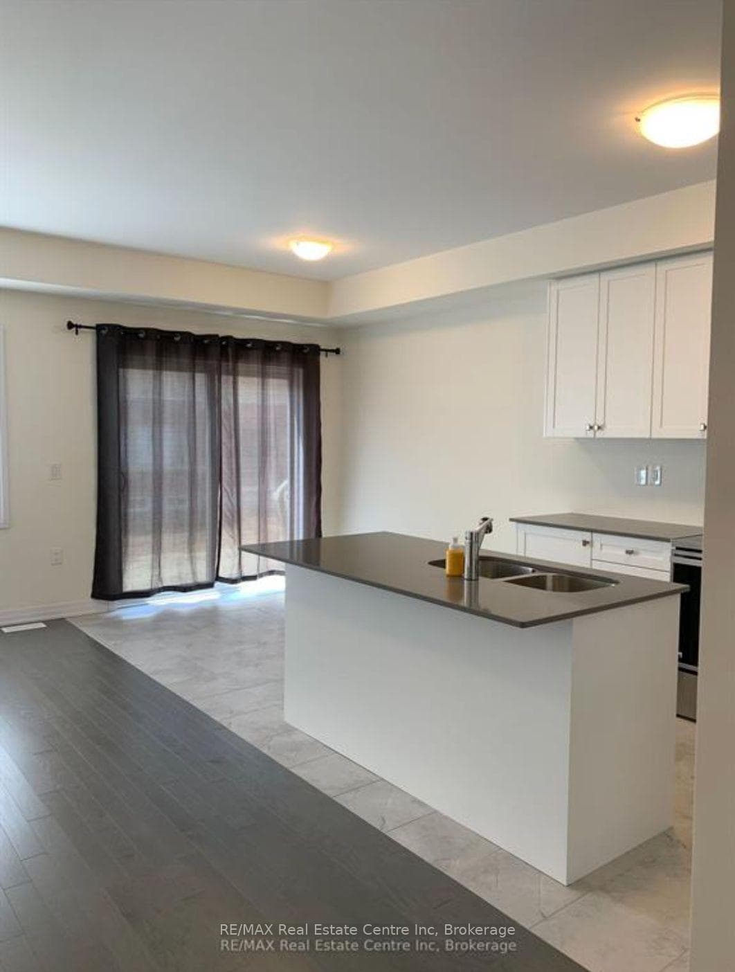 426 Adelaide Street photo 5