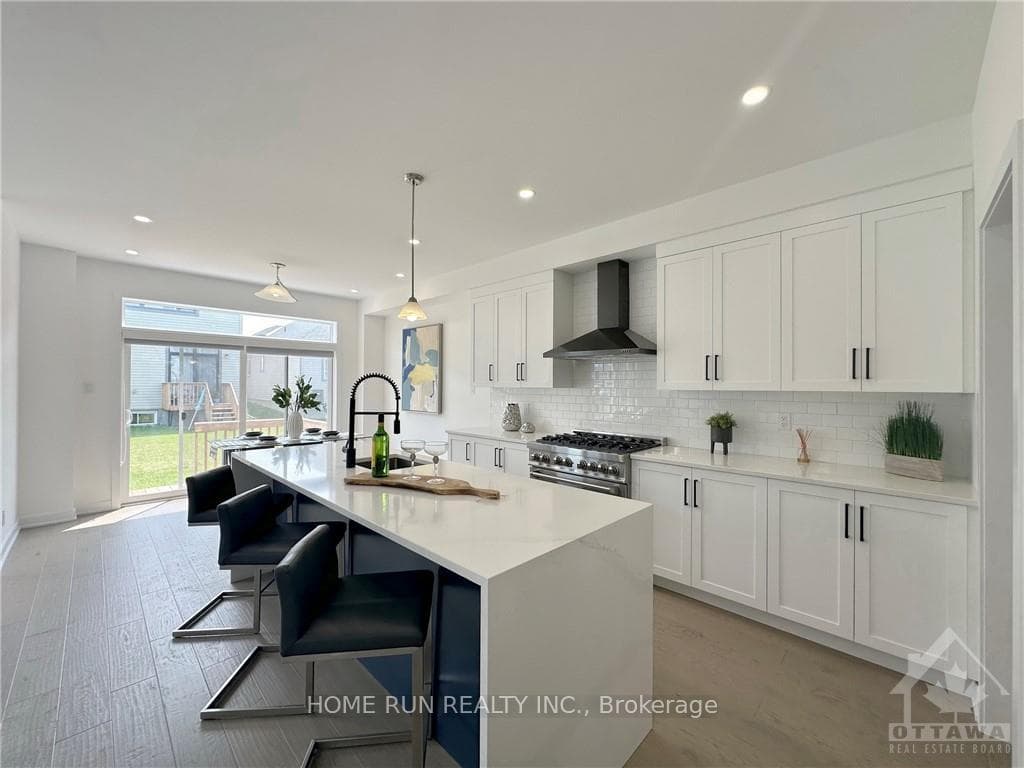 67 VICEROY Mews photo 4