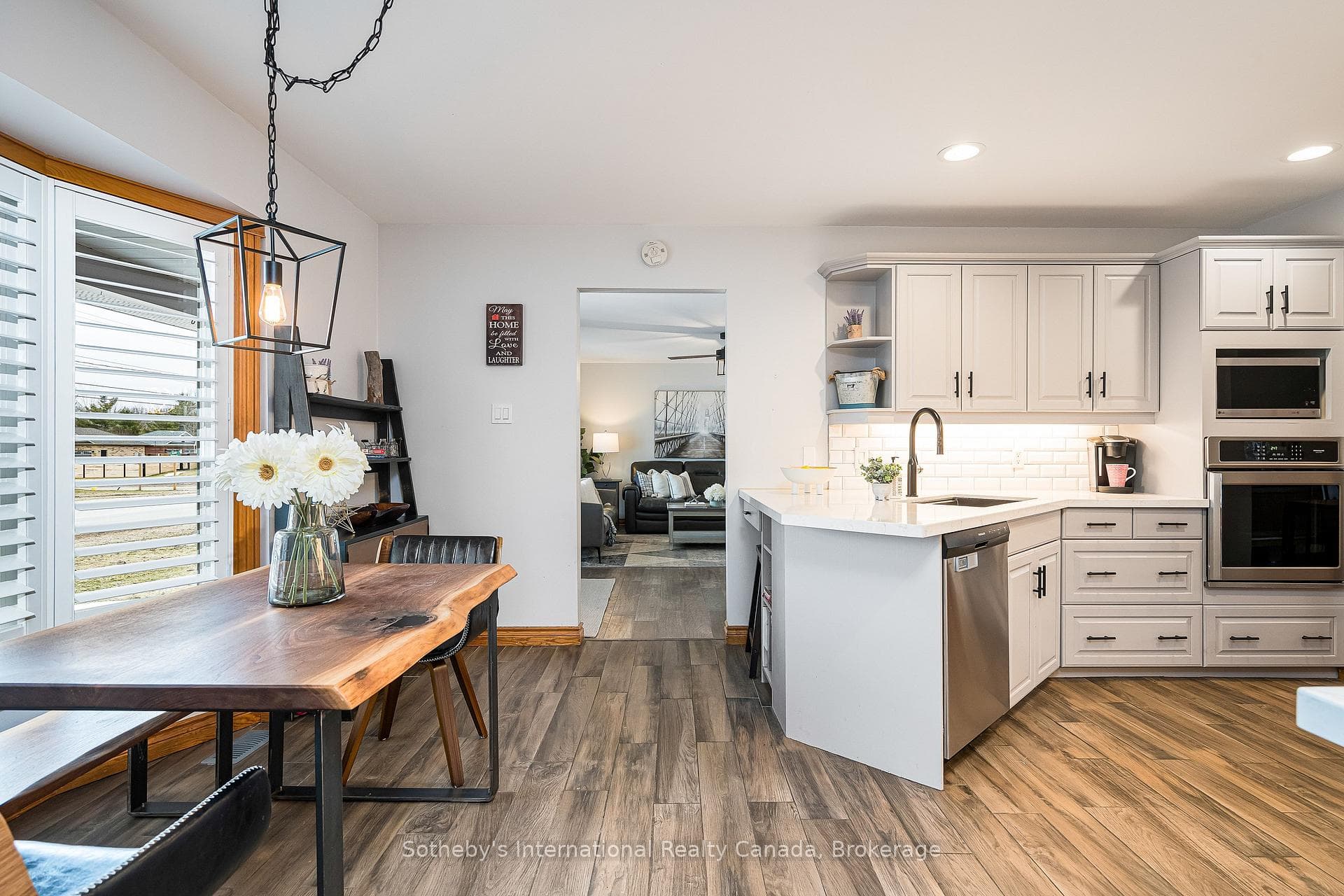 154 Mary Street photo 12