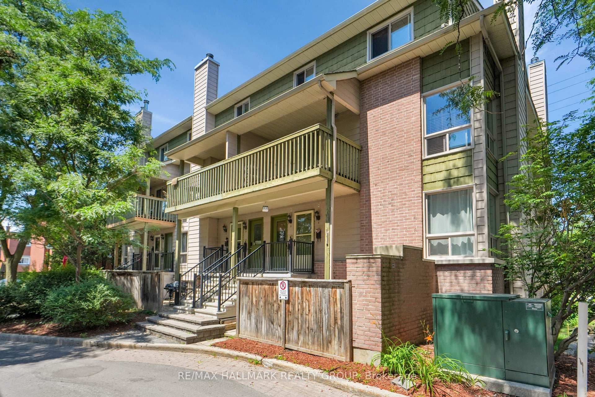 RARE - UPPER CORNER UNIT 2 Bed 1.5 Bath + Parking!