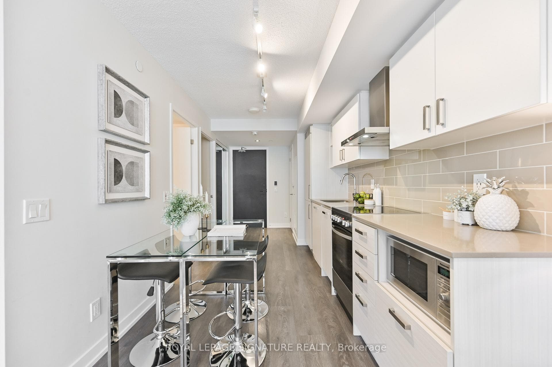 125 Redpath Avenue Unit 606 photo 12