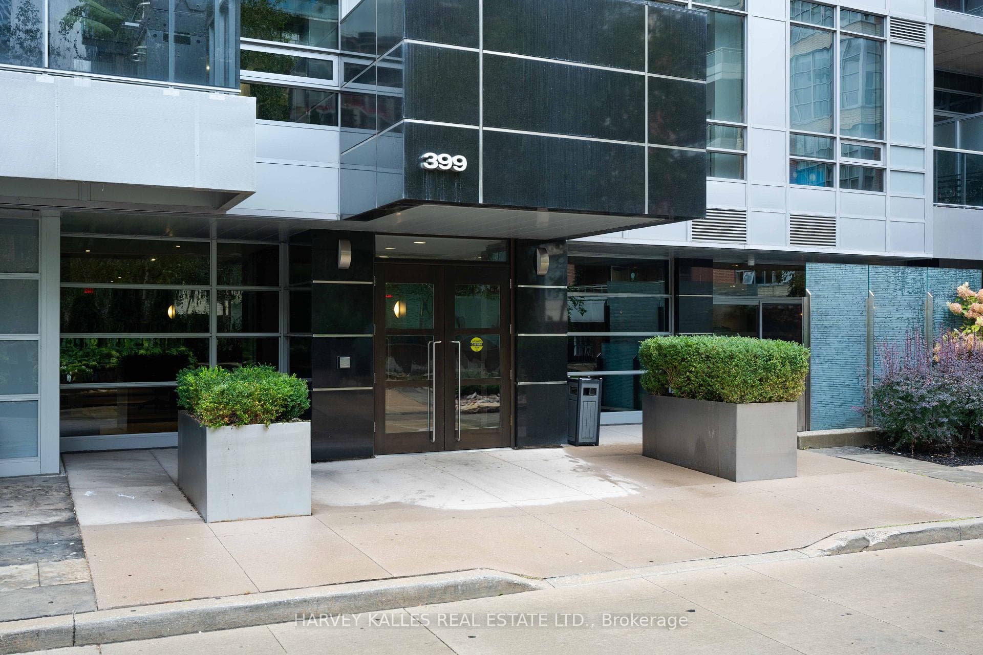 399 Adelaide Street Unit 309 photo 4