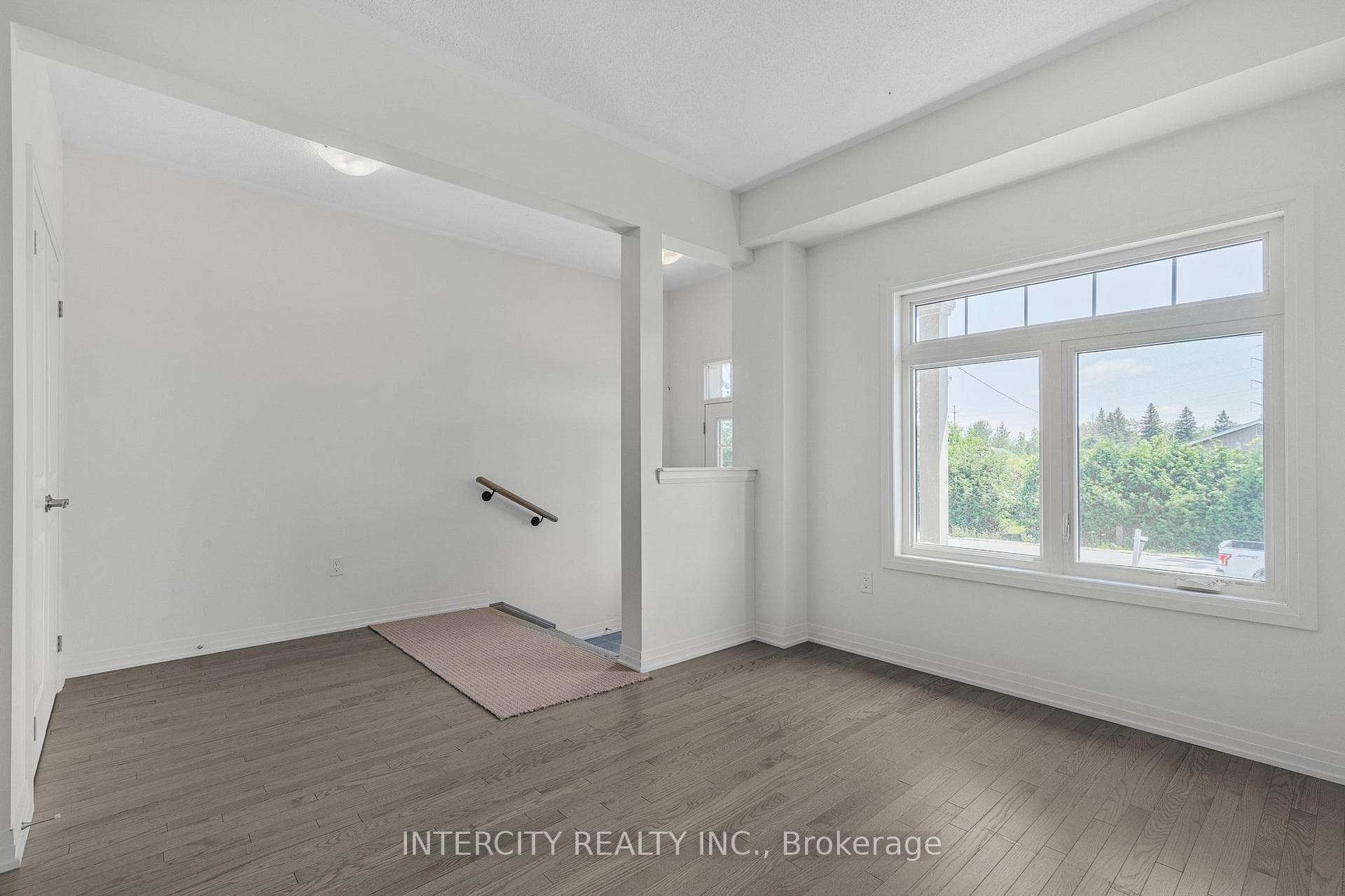 341 Quebec Street photo 4