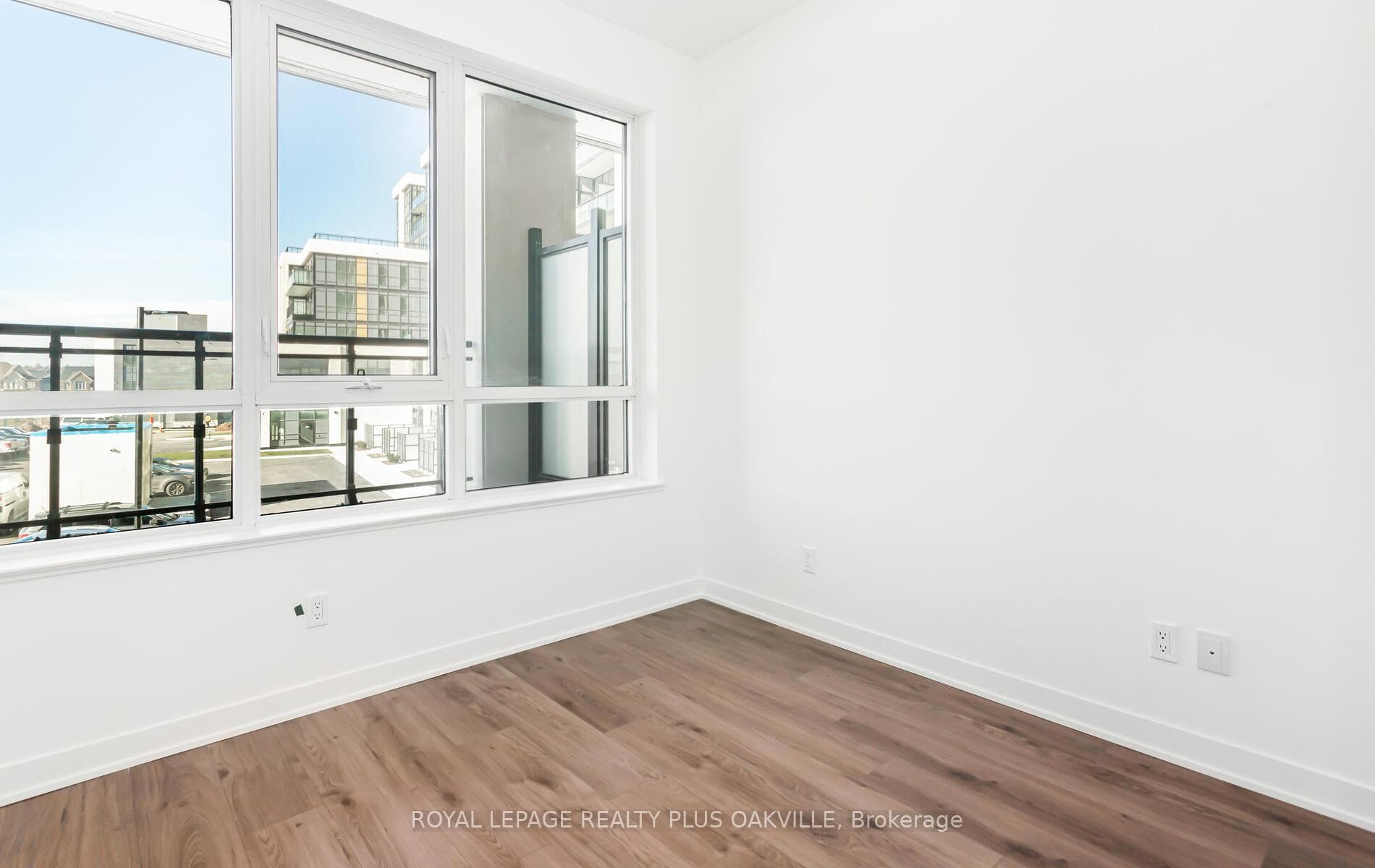 405 Dundas Street Unit 238 photo 31