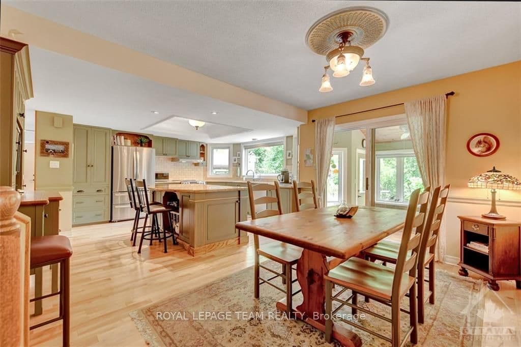 18 GRIERSON Lane photo 9