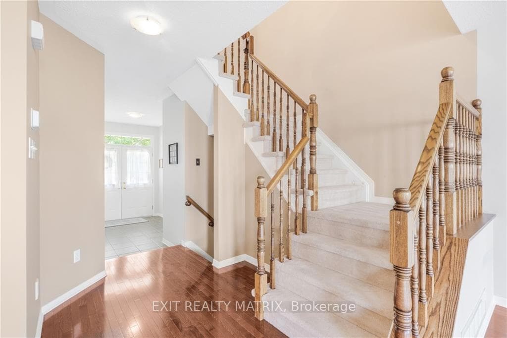1119 BRASSEUR Crescent photo 8