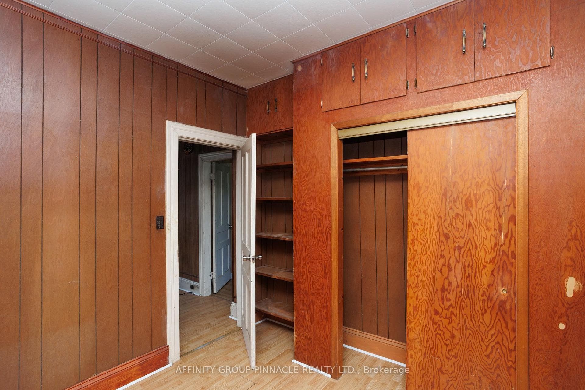 1850 Victoria Road photo 44