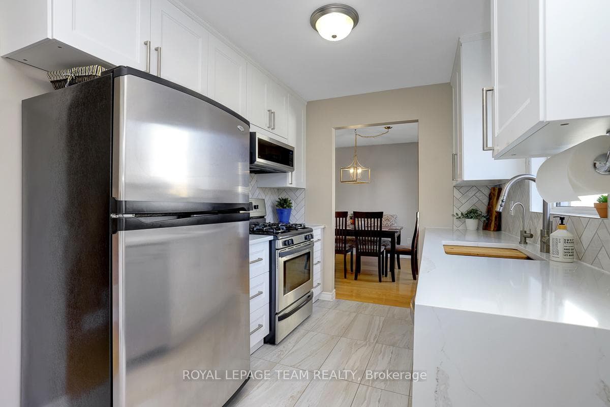 704 Maley Street photo 17