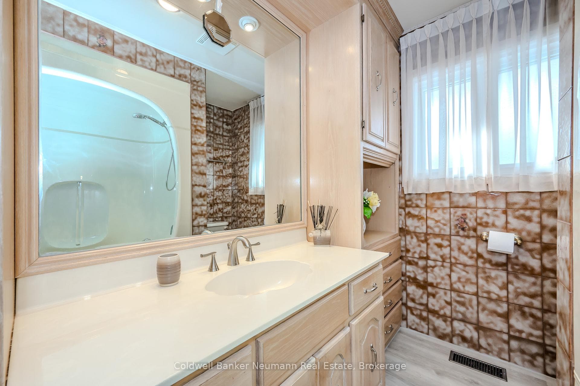 104 Dumbarton Street photo 17