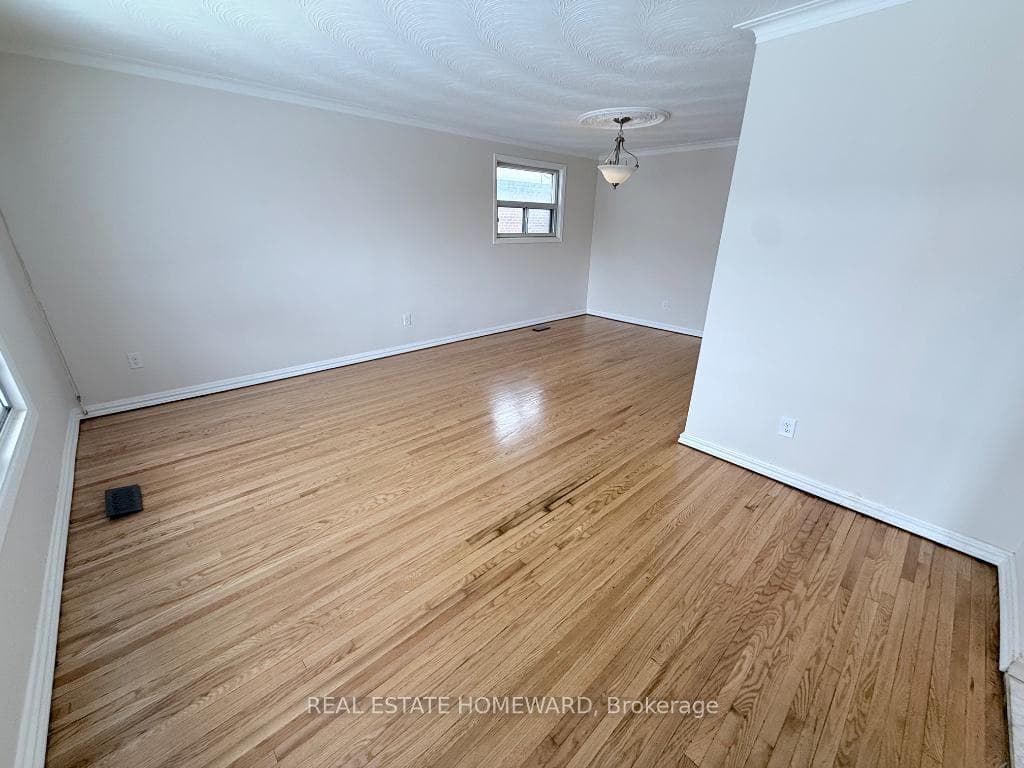 7 Dunlop Avenue Unit Main photo 3