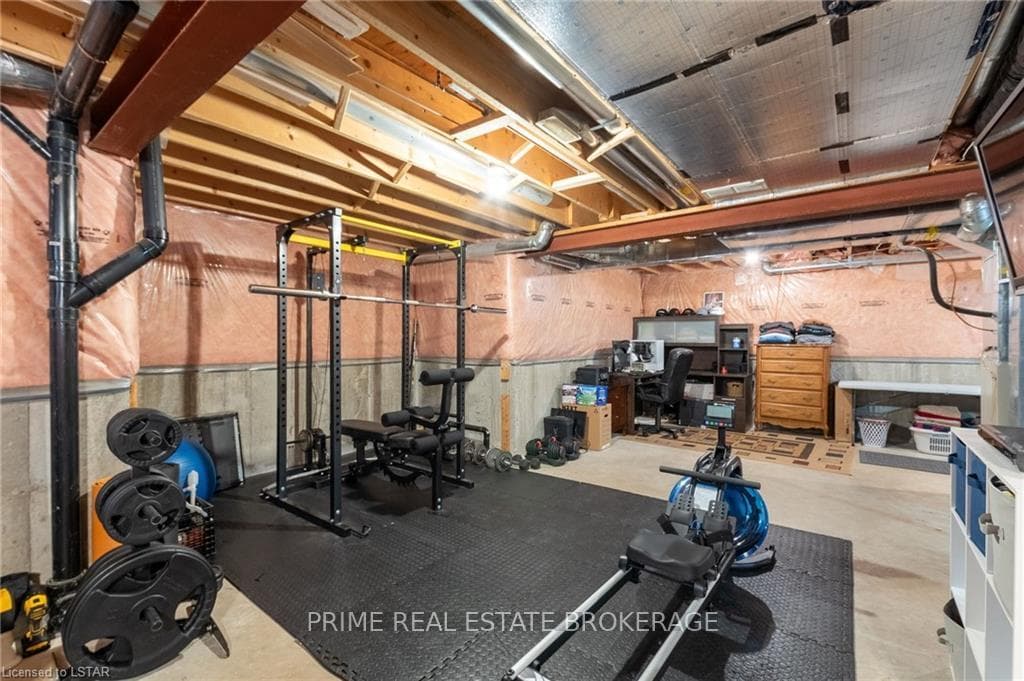 6 WATSON Crescent photo 38