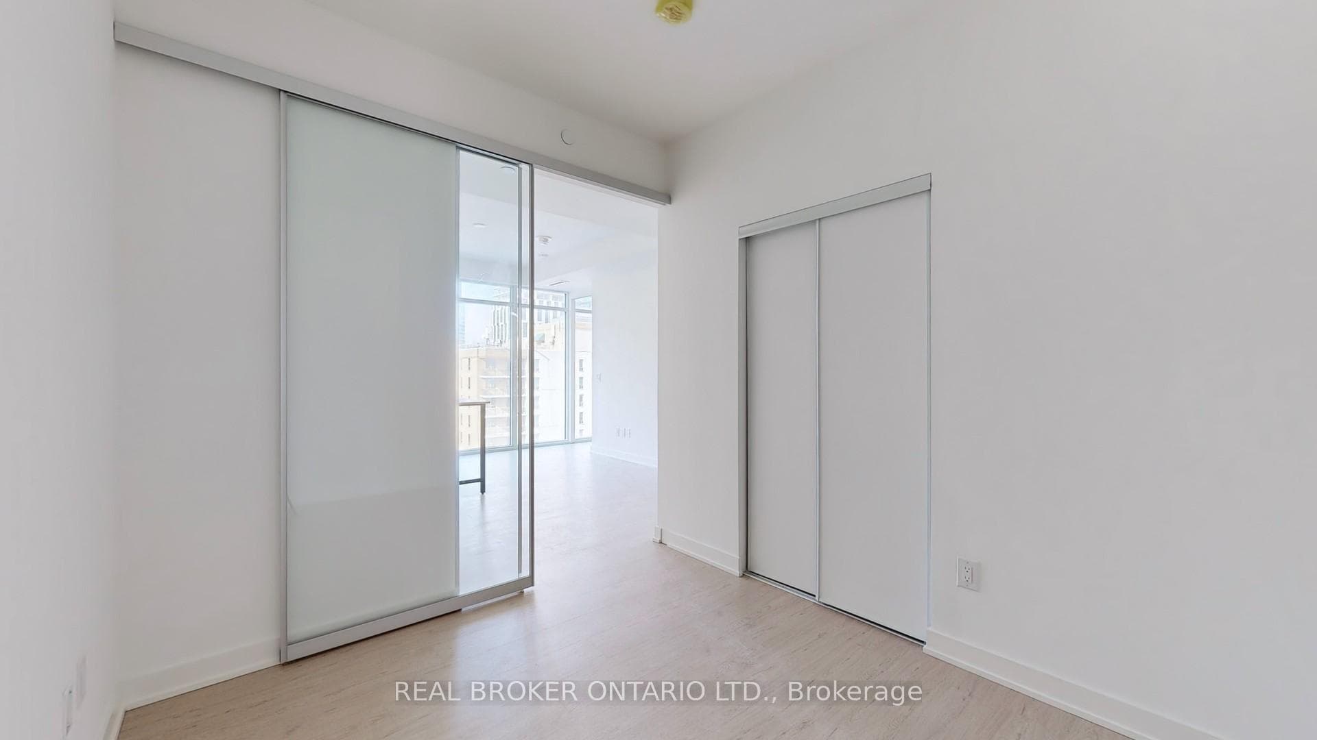 65 Mutual Street Unit 1505 photo 10